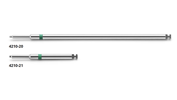 dev-os screwdriver blades, for microscrews Ø 1.0 mm Two screwdriver blades above one another, for microscrews diameter 1.0 mm. The one on the top is longer and has article number 4210-20 and the one on the bottom is shorter and has article number 4210-21